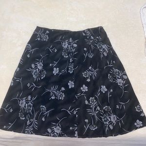 Size 7/8 stretchy dark green and black skirt